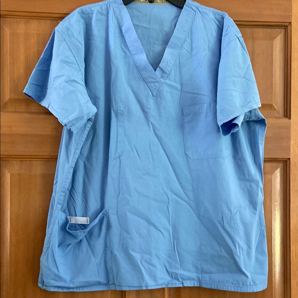 EUC! Men’s size M blue reversible scrub top!